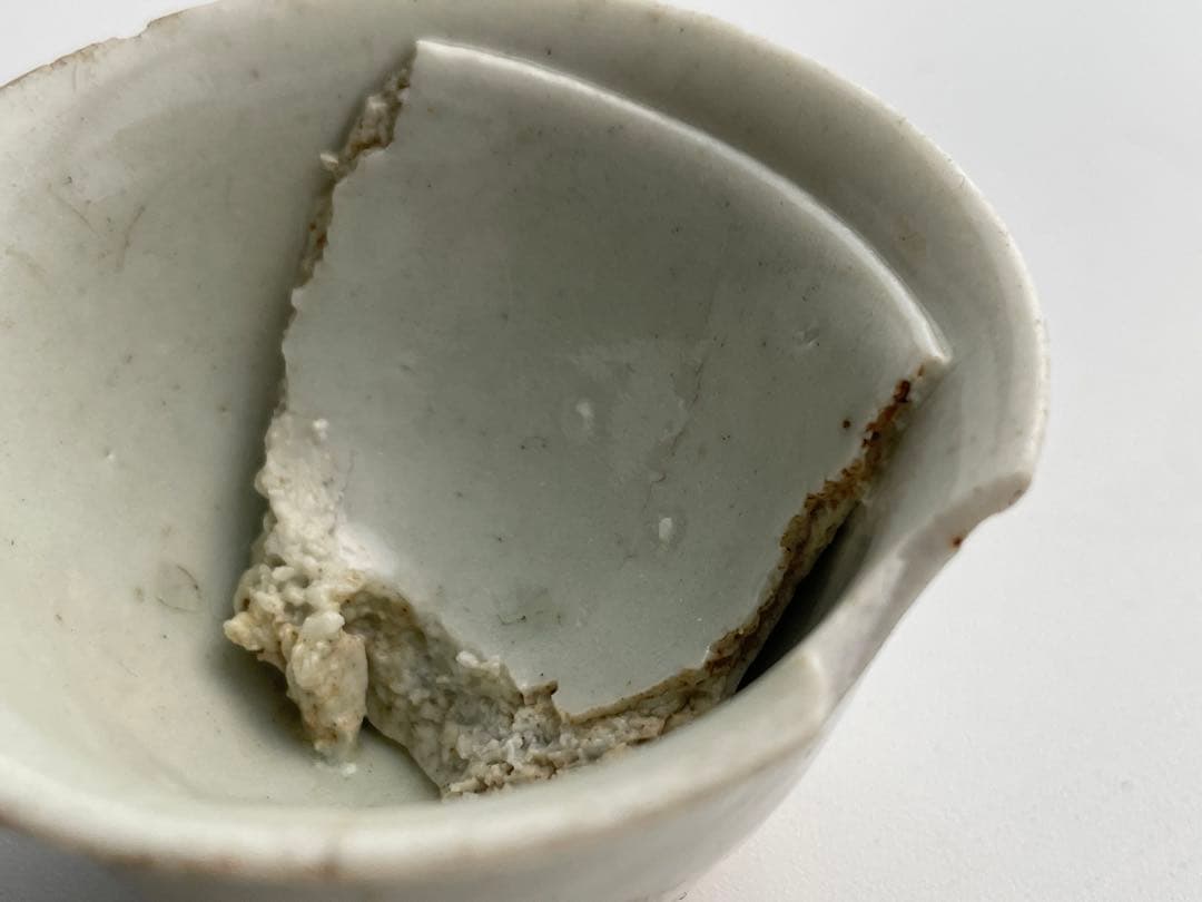 骨董　アンティーク　初期伊万里　白磁盃　杯　酒器　酒盃　残欠　出土　発掘