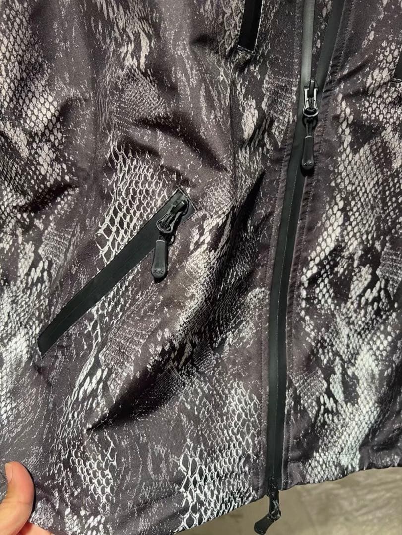 ZACHARIAH スノーボードウェア 蛇柄 ブラック　Sサイズ　男女兼用