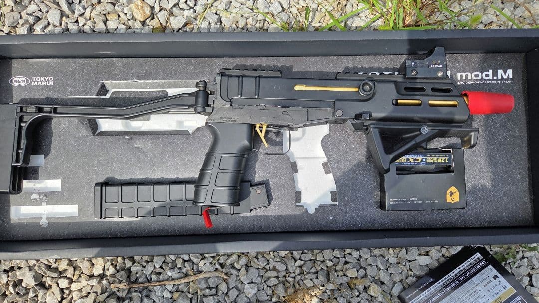 スコーピオン mod.M 電動ガン マガジン2つ ドットサイト、グリップ付き
