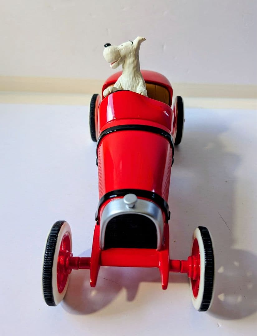 未使用〈タンタンの冒険レースカー＆スノーウィーフィギュア フランス製〉