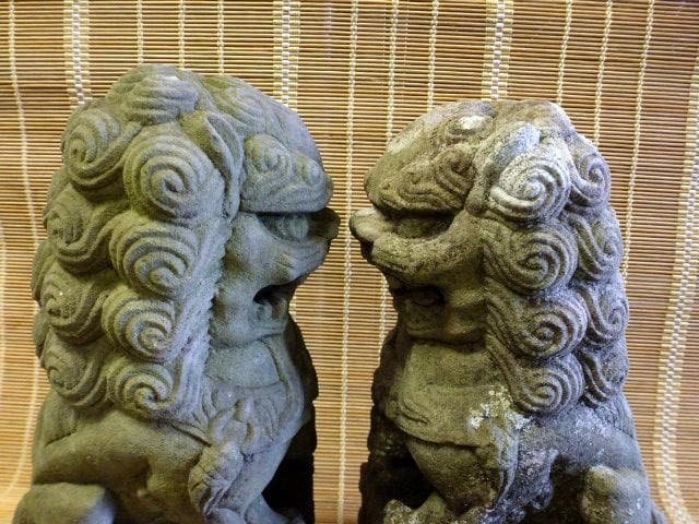 時代　石像　狛犬　一対　石彫　彫刻　縁起物　骨董　1尺　苔