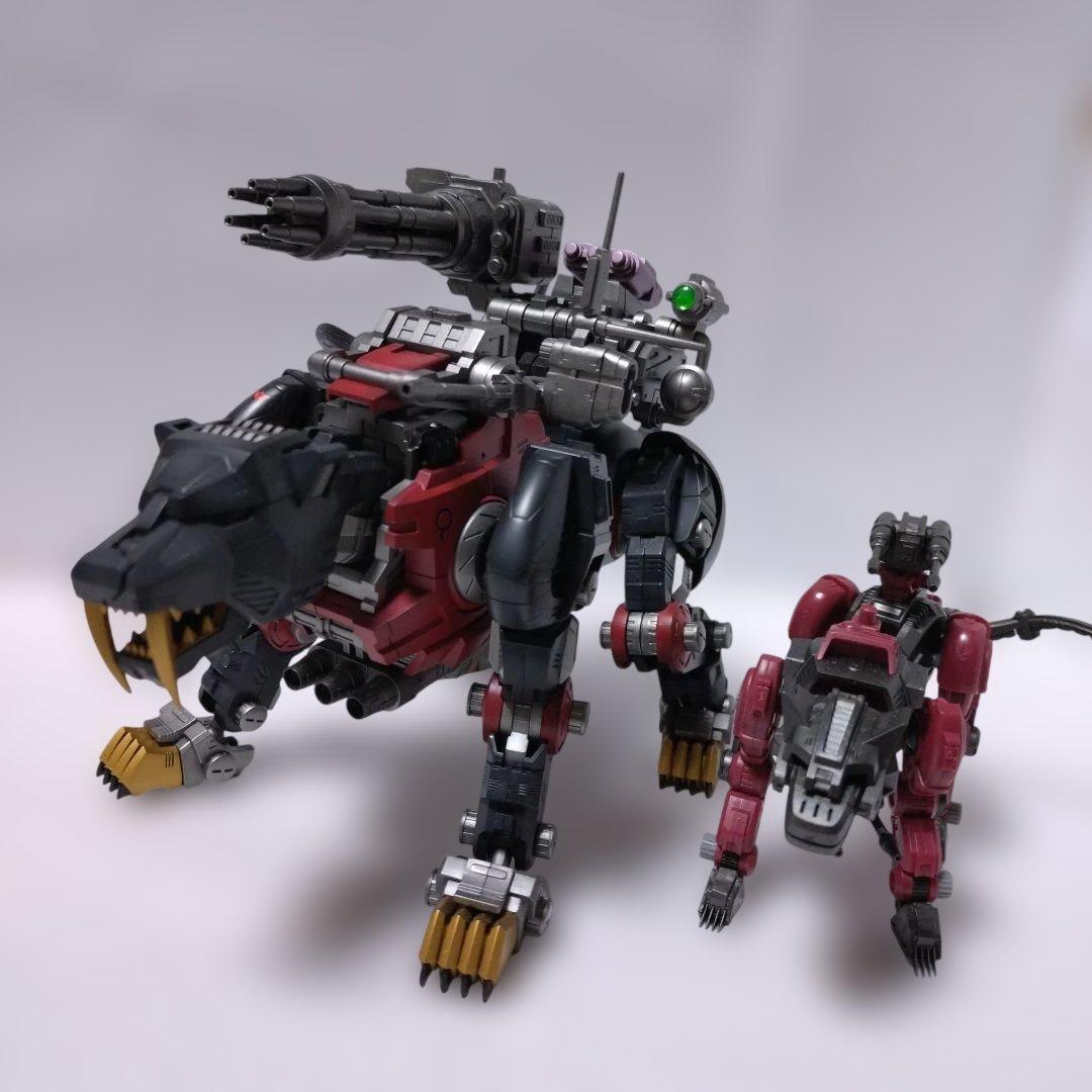 リアライズモデル RMZ セイバータイガー シュバルツ仕様＆ヘルキャット完成品