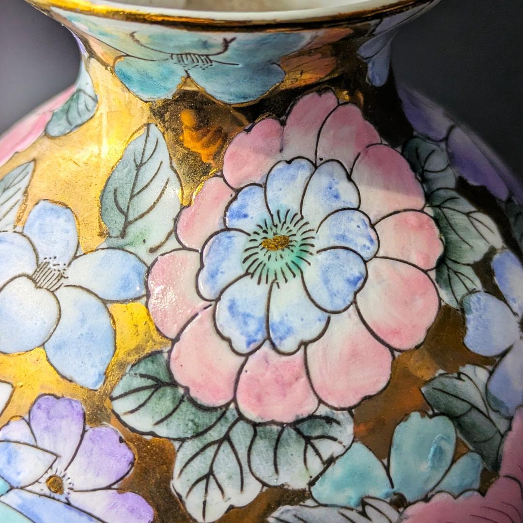 金彩に牡丹と桔梗の花々 装飾陶器の花瓶＆飾皿セット 淡い色彩が美しいです