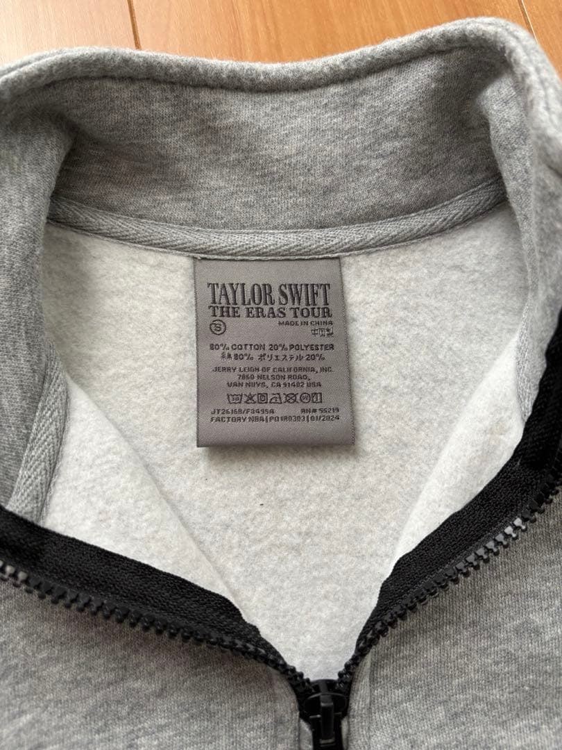 【冬服・美品】テイラー・スウィフト 東京公演 公式グッズ スウェット＆タオル