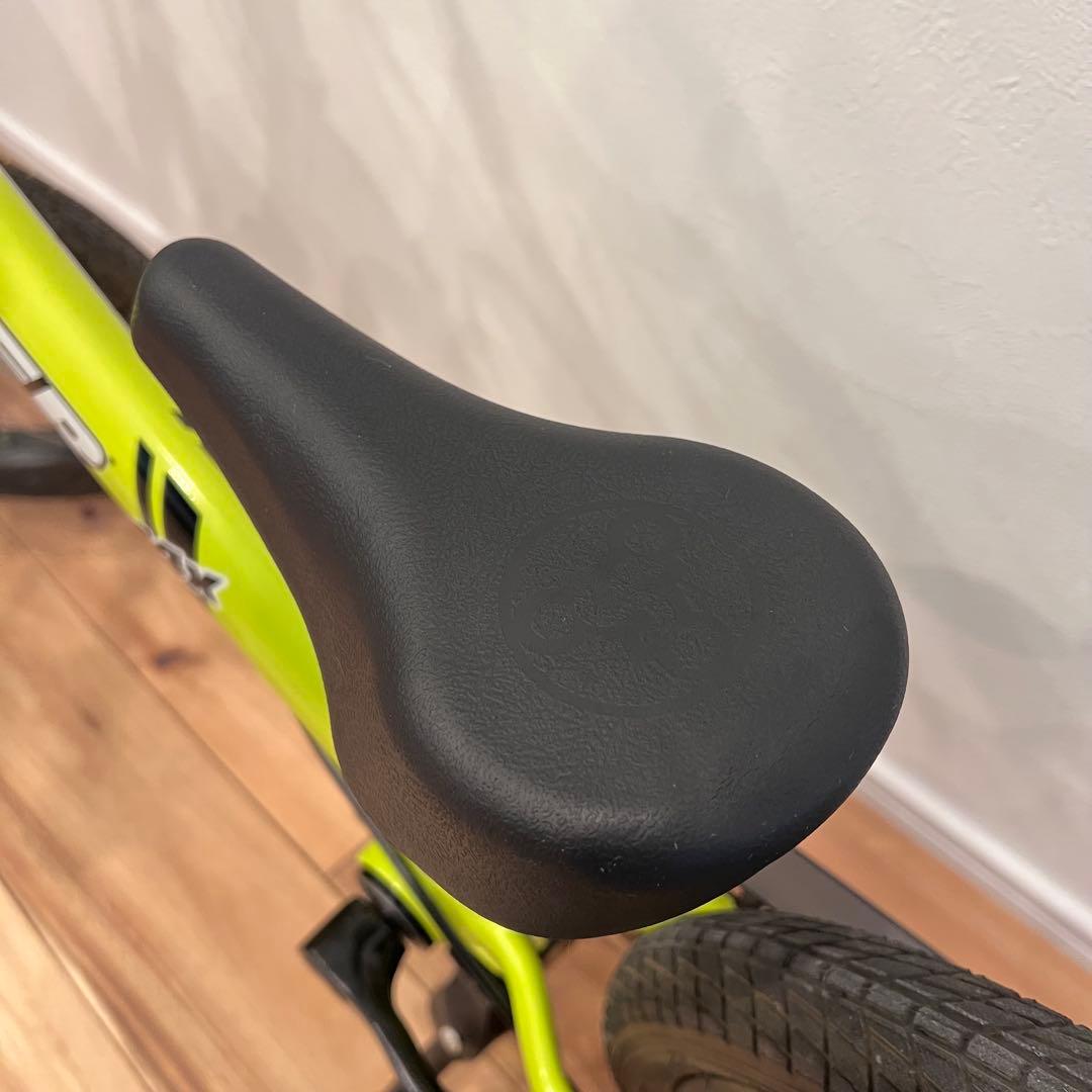 ストライダー14x ライムイエロー