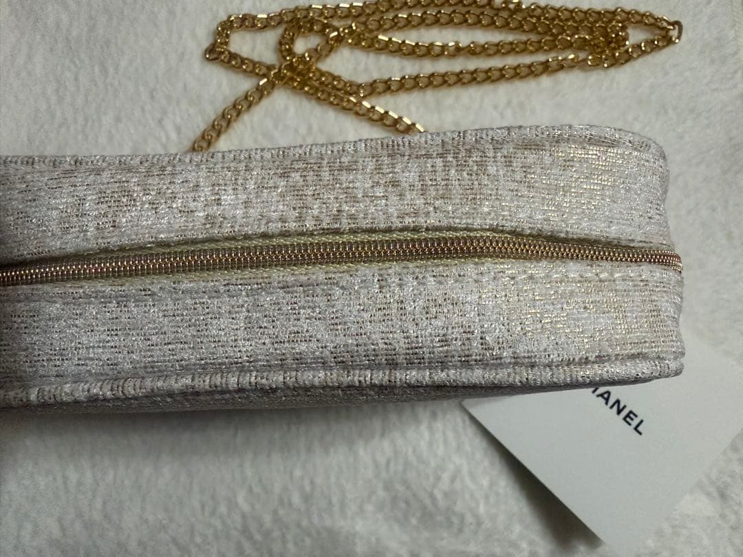 CHANEL シャネル　ホリデー限定 ノベルティ　ポーチ　ベージュ ラメ