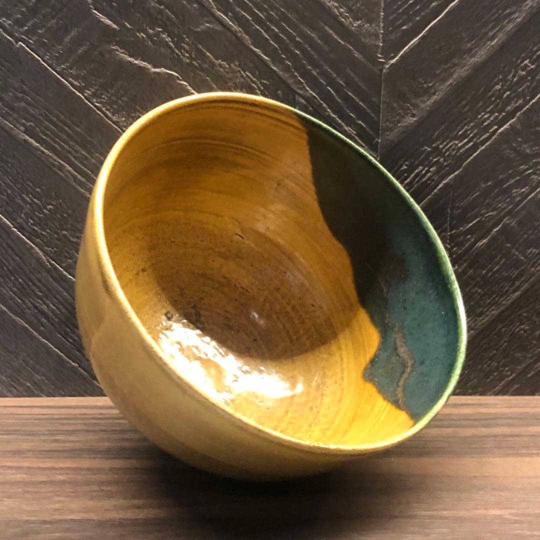 美しい古美術◾️蔵からかなり古そうな深い色合いの美しい抹茶茶碗が出て来ました。