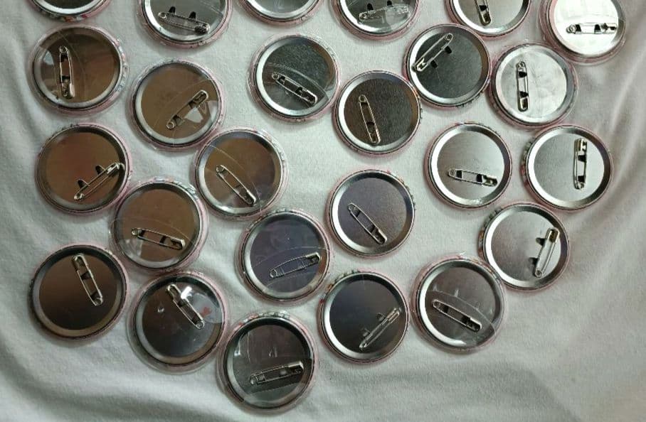 すとぷり　莉犬　缶バッチ　2022　newyear デフォ　ニューイヤー