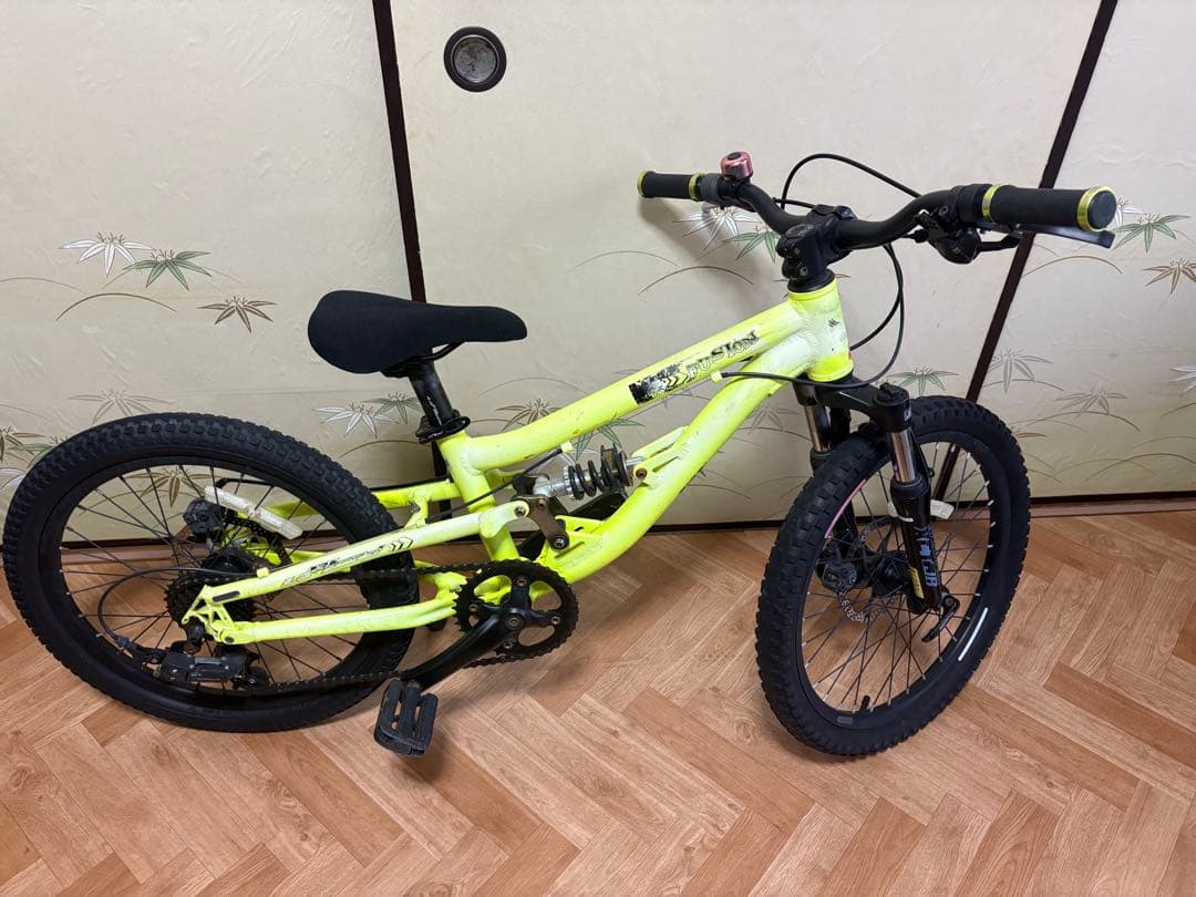 R*n様 【引取限定】蛍光イエロー 20インチ キッズバイク