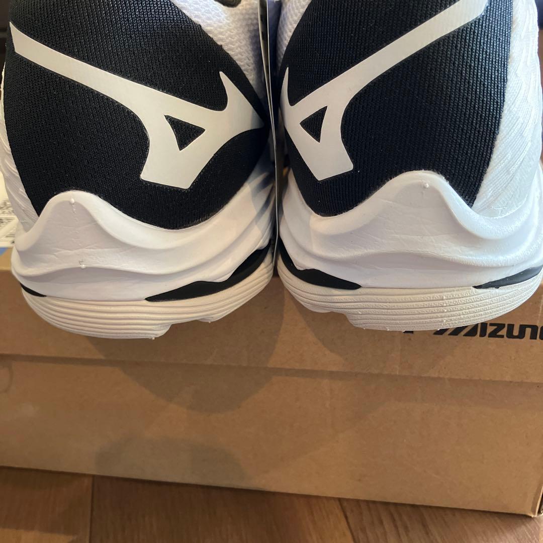 新品ミズノ ウェーブライトニング Z7 バレーボールシューズ27cmワイド