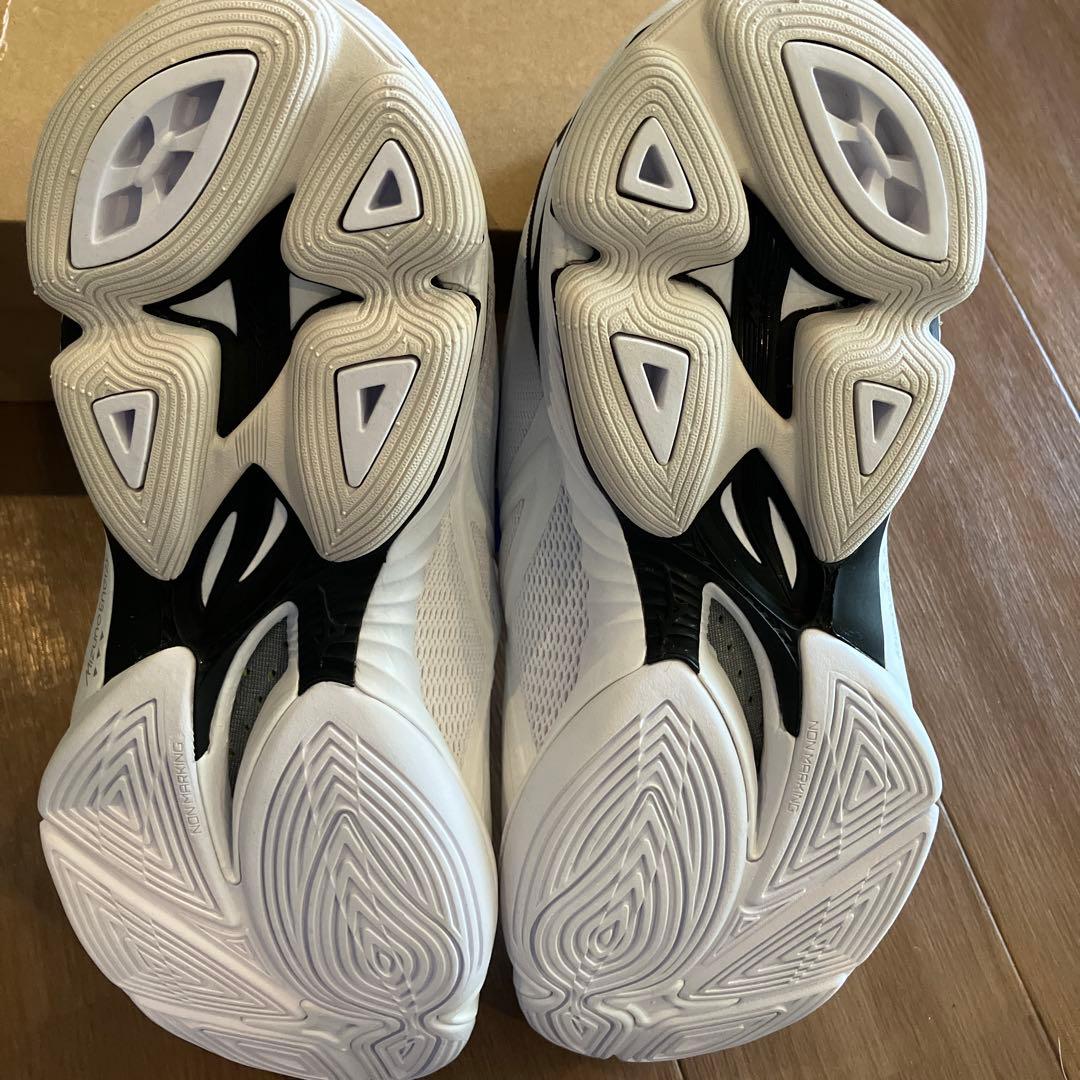 新品ミズノ ウェーブライトニング Z7 バレーボールシューズ27cmワイド