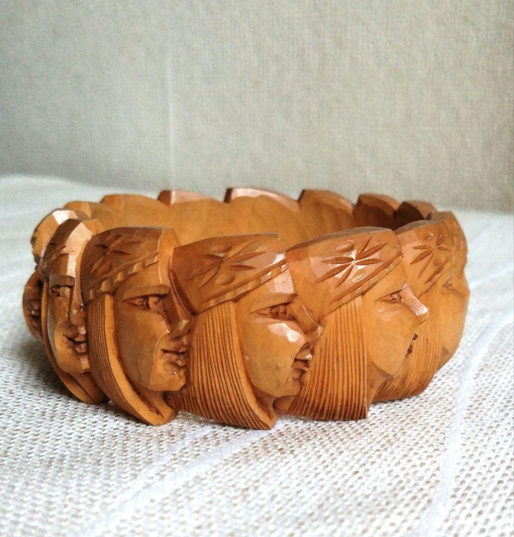 アイヌの木彫りのバングル　一本の木より　ハンドメイド　木工品／工芸品　手彫り