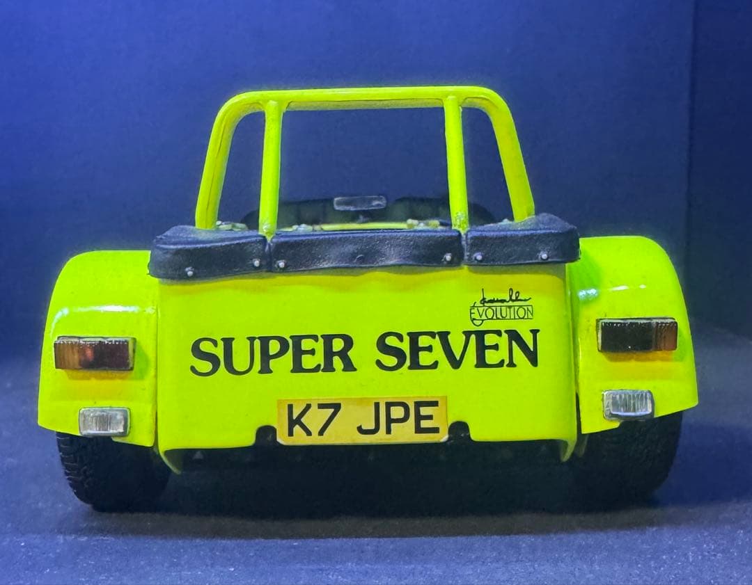 京商　Caterham Super Seven 1/18 蛍光イエロー