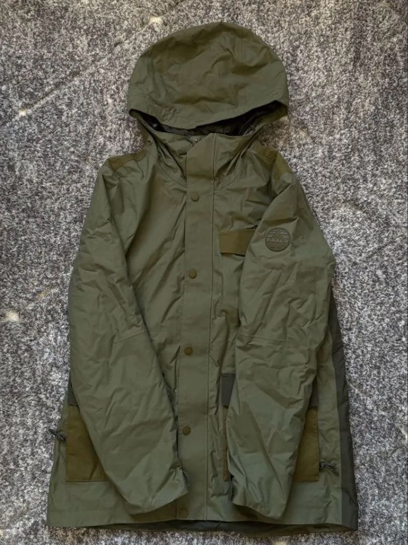 Burton ウィメンズ スノーボードジャケット 防水フード付き カーキ 多機能