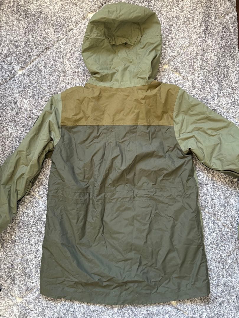 Burton ウィメンズ スノーボードジャケット 防水フード付き カーキ 多機能