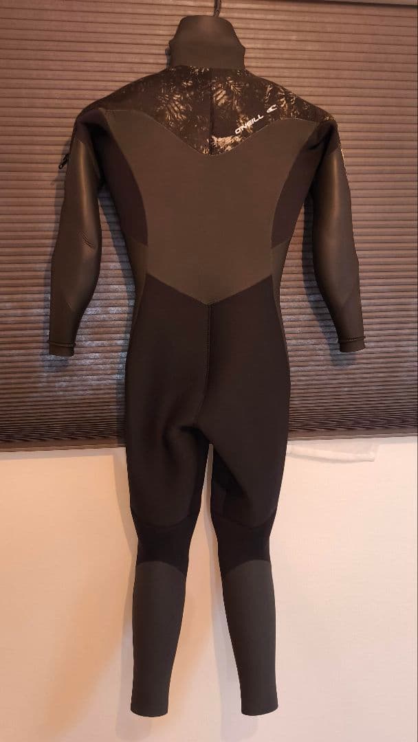 程度極上O'Neill セミドライウェットスーツ5mm×3mm 1回使用Mサイズ