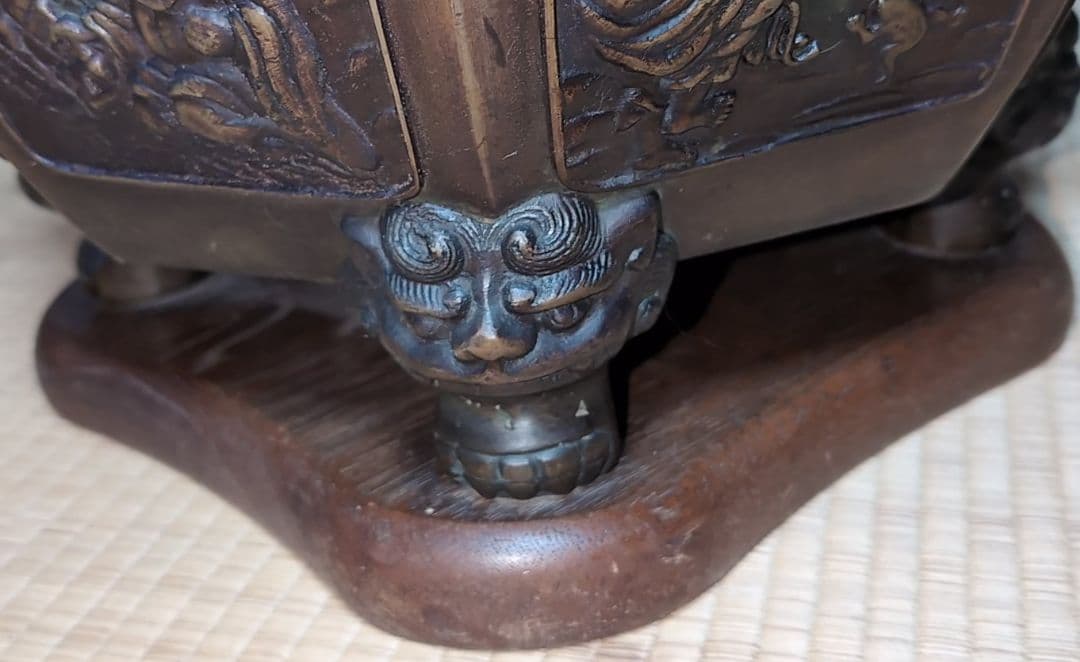 ・八角火鉢 ・四本足　台座付き