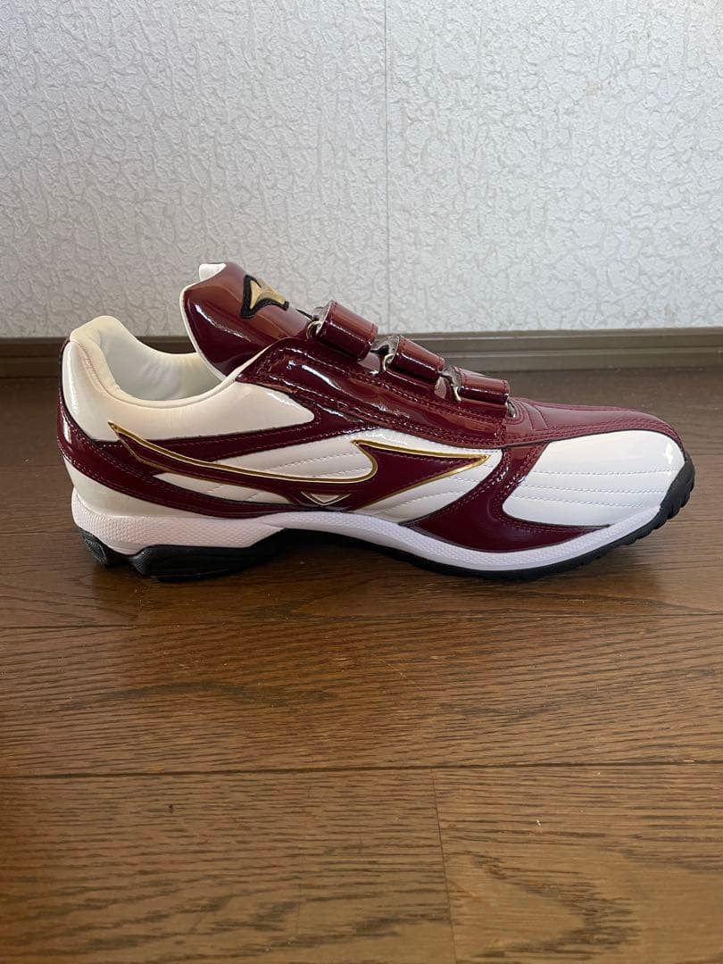 ミズノ限定　ベルト式アップシューズ　白×エンジ×金　右投げ用P革付き27.0cm