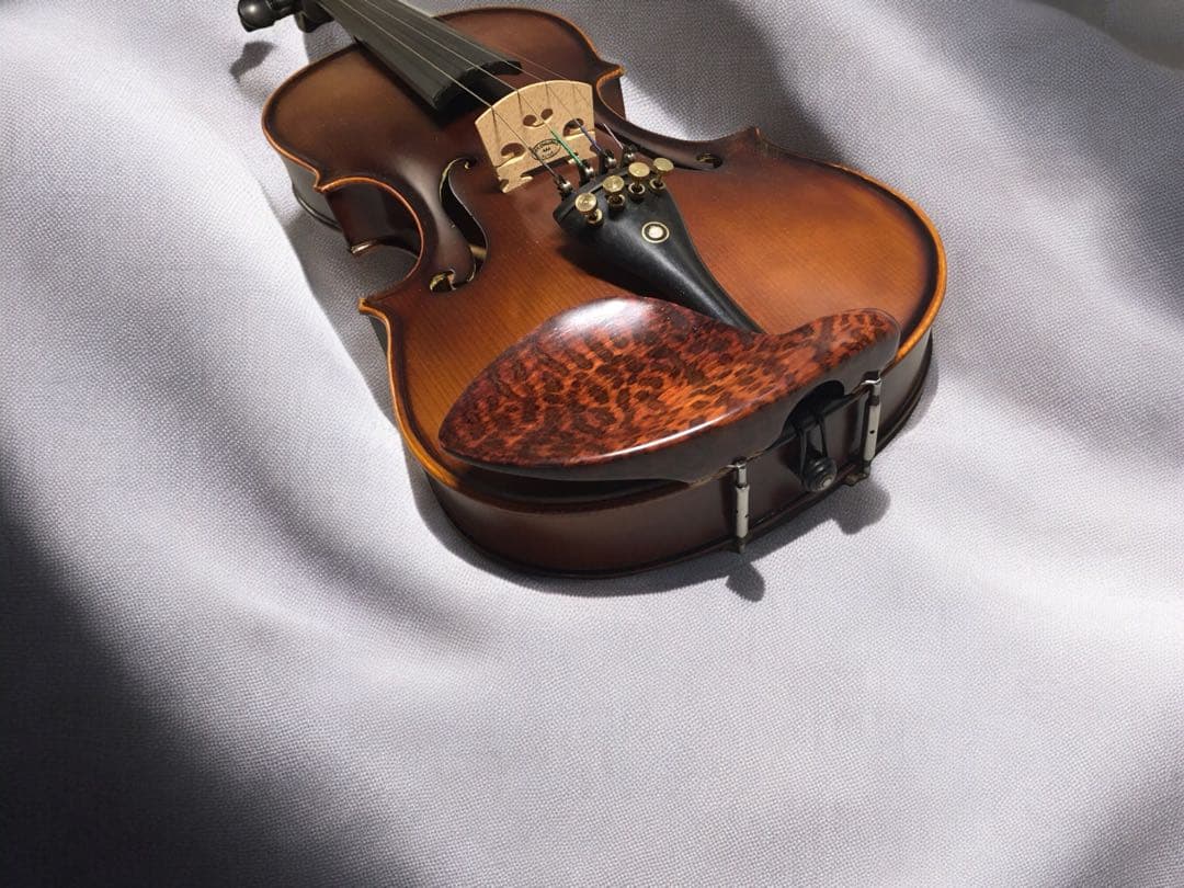 バイオリンフィッティング用アクセサリー　顎当て　スネークウッド　クローソンタイプ