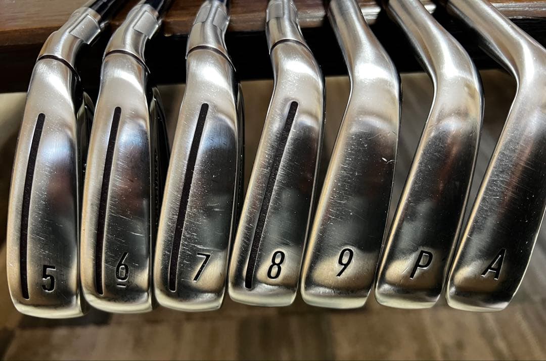 テーラーメイド　QIアイアン　（5-AW）