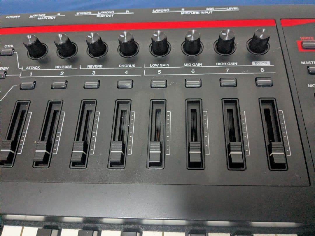 Roland fantom08 88鍵シンセサイザー