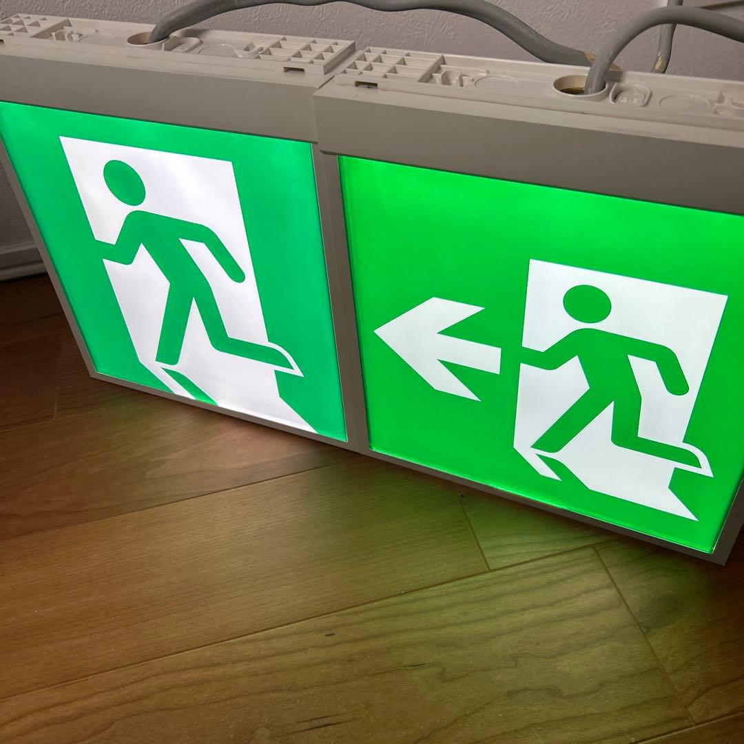 パナソニック　コンパクトスクエア　非常口　避難口通路誘導灯　B級片面灯　防災