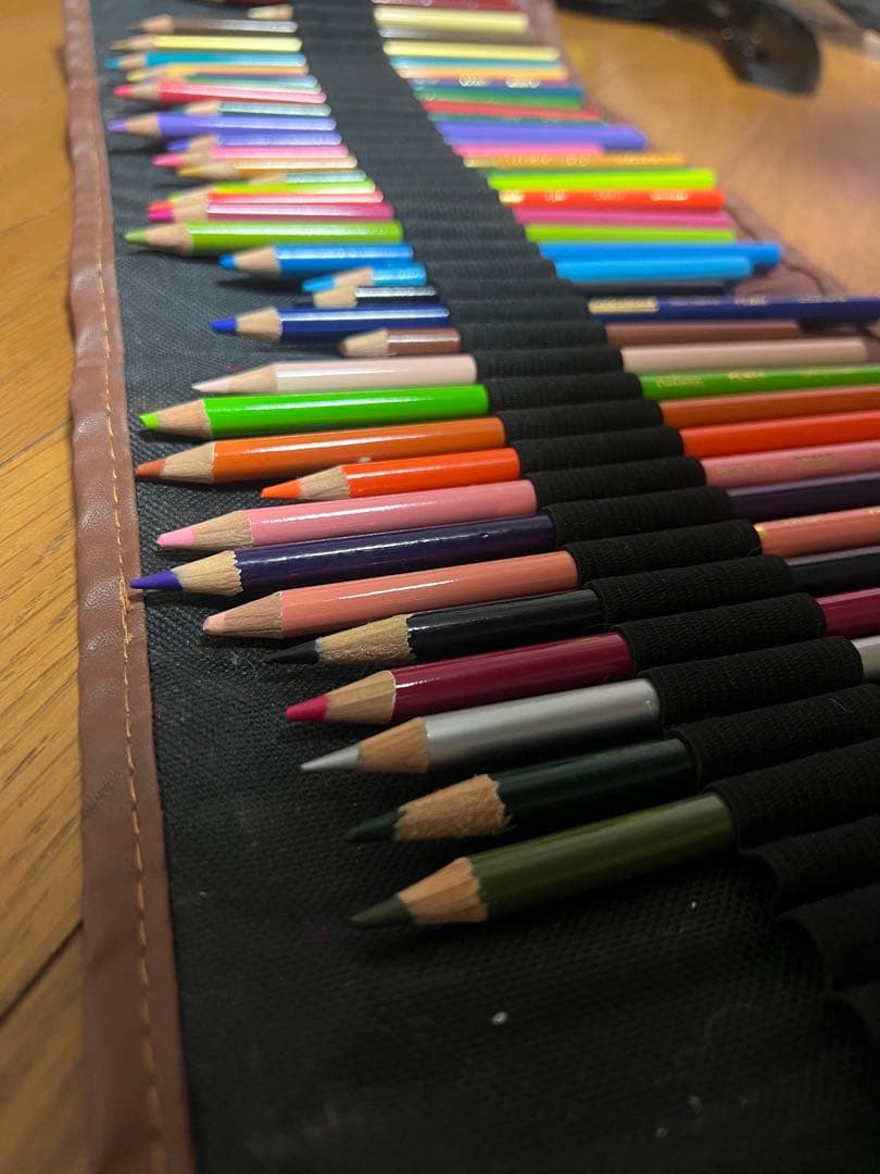 KARISMACOLOR 色鉛筆 38本と、布製ロールケース