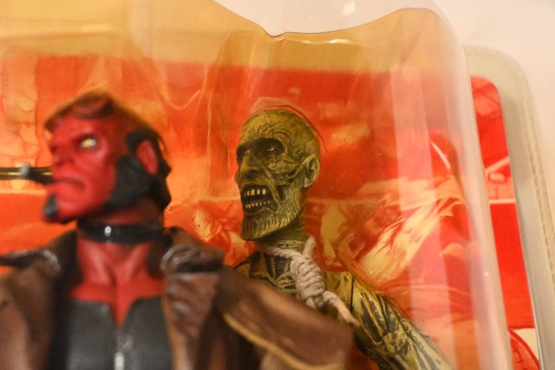 ヘルボーイ アクションフィギュア 日本限定