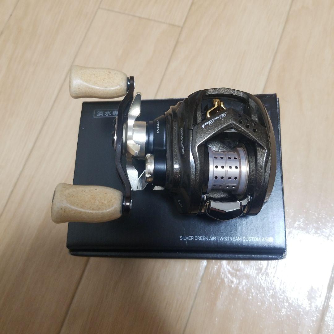 ダイワ　シルバークリークエアtwストリームカスタム　左ハンドル