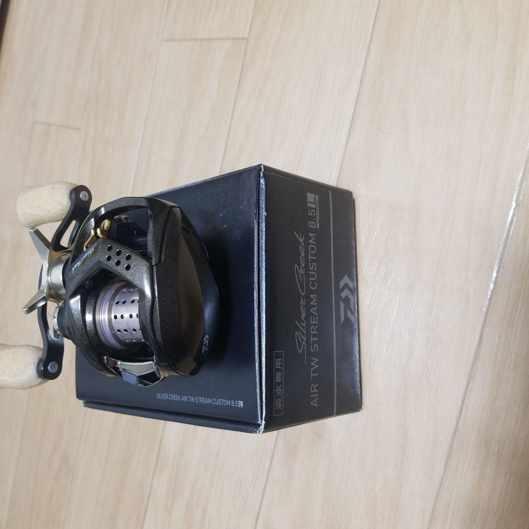 ダイワ　シルバークリークエアtwストリームカスタム　左ハンドル