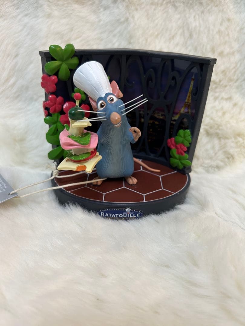 ディズニーランドパリ限定　レミーのおいしいレストラン　フィギュア エッフェル塔