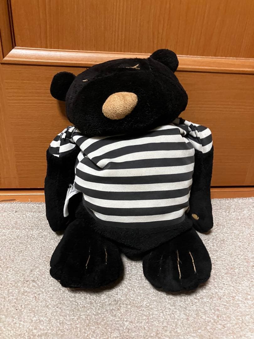 黒いクマのぬいぐるみ ストライプ ニトリ　抱き枕