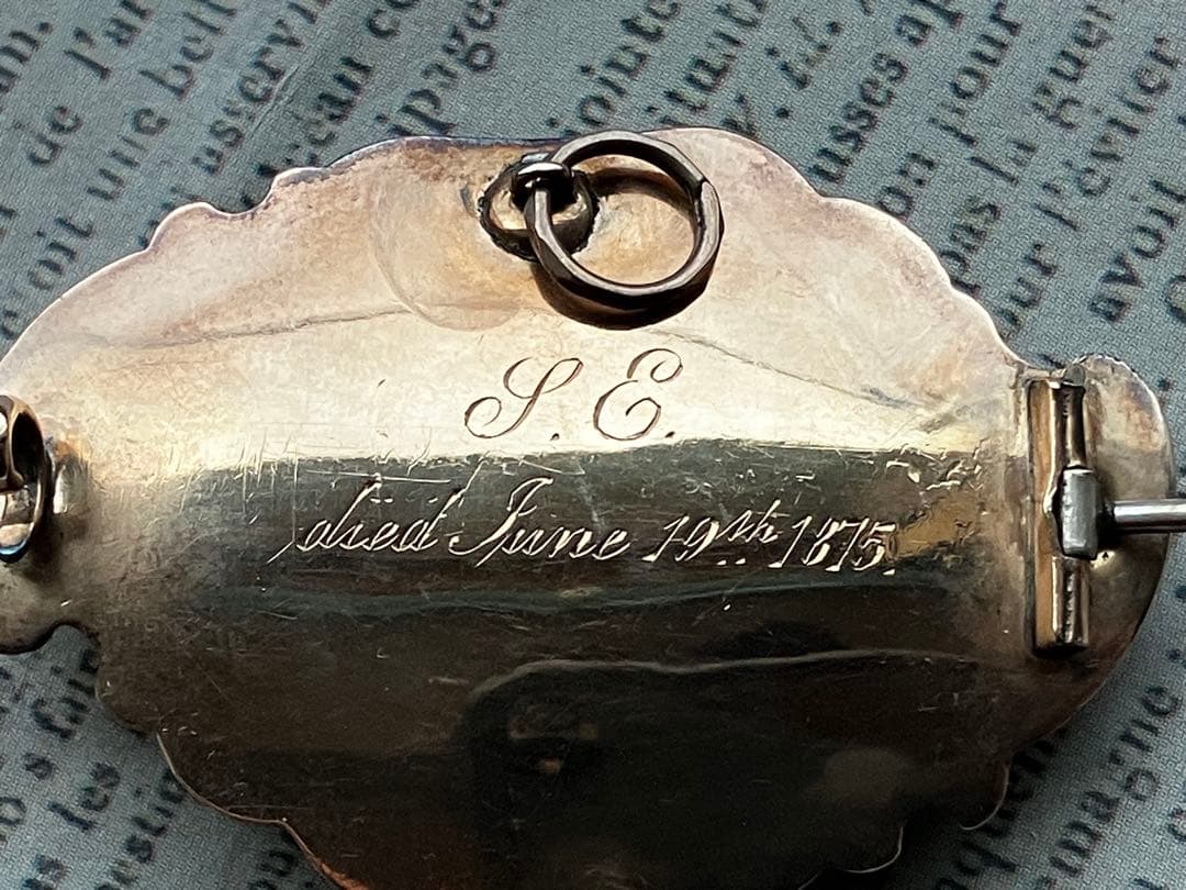 19世紀　9金　アンティーク　モーニングブローチ　13g