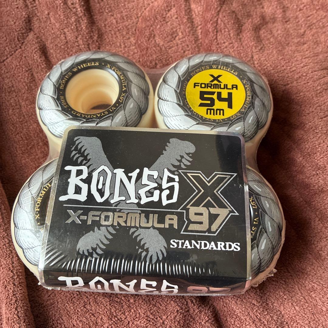 スケボー　ウィール　ボーンズ