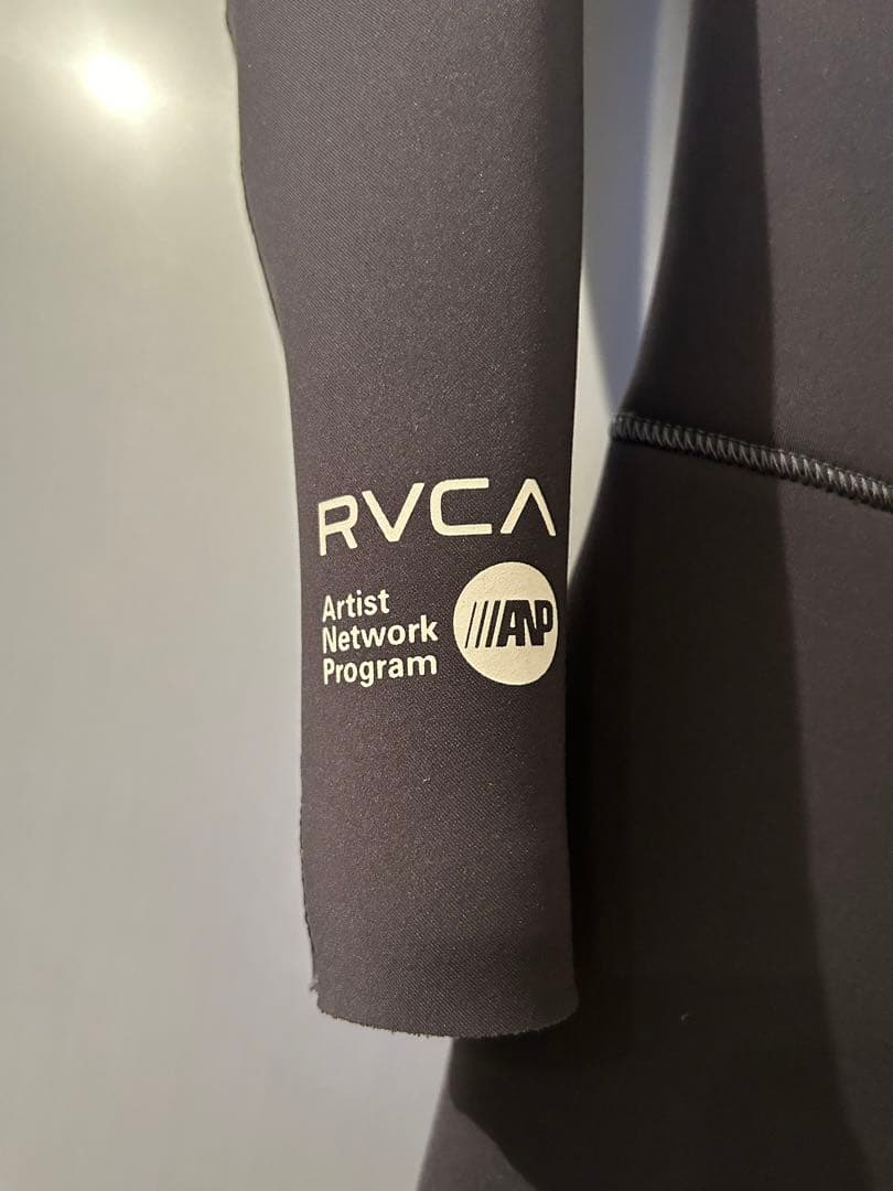 RVCA× Benjamin Jeanjean3×2チェストジップフルスーツ