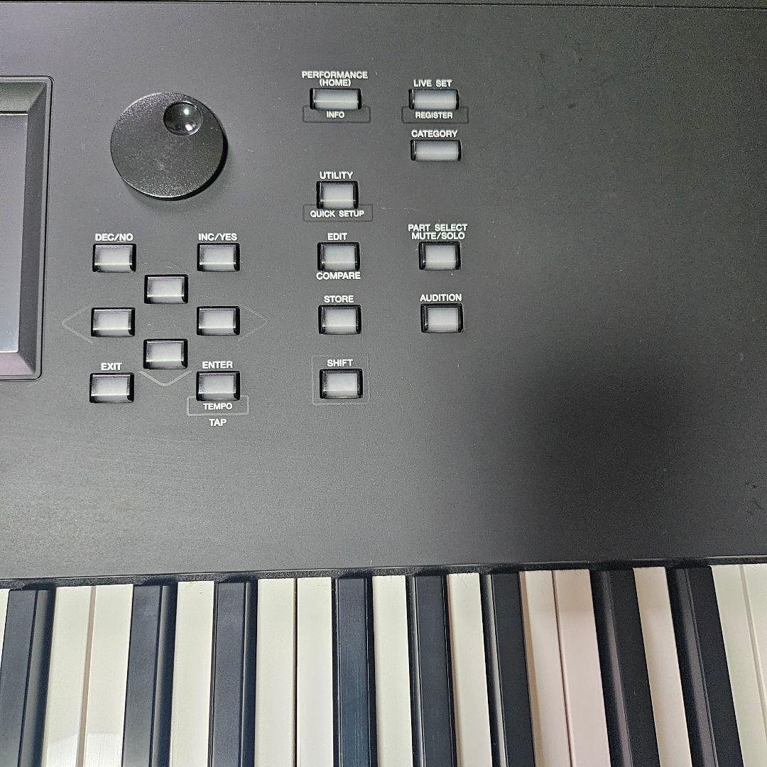 YAMAHA MODX8+　シンセサイザー