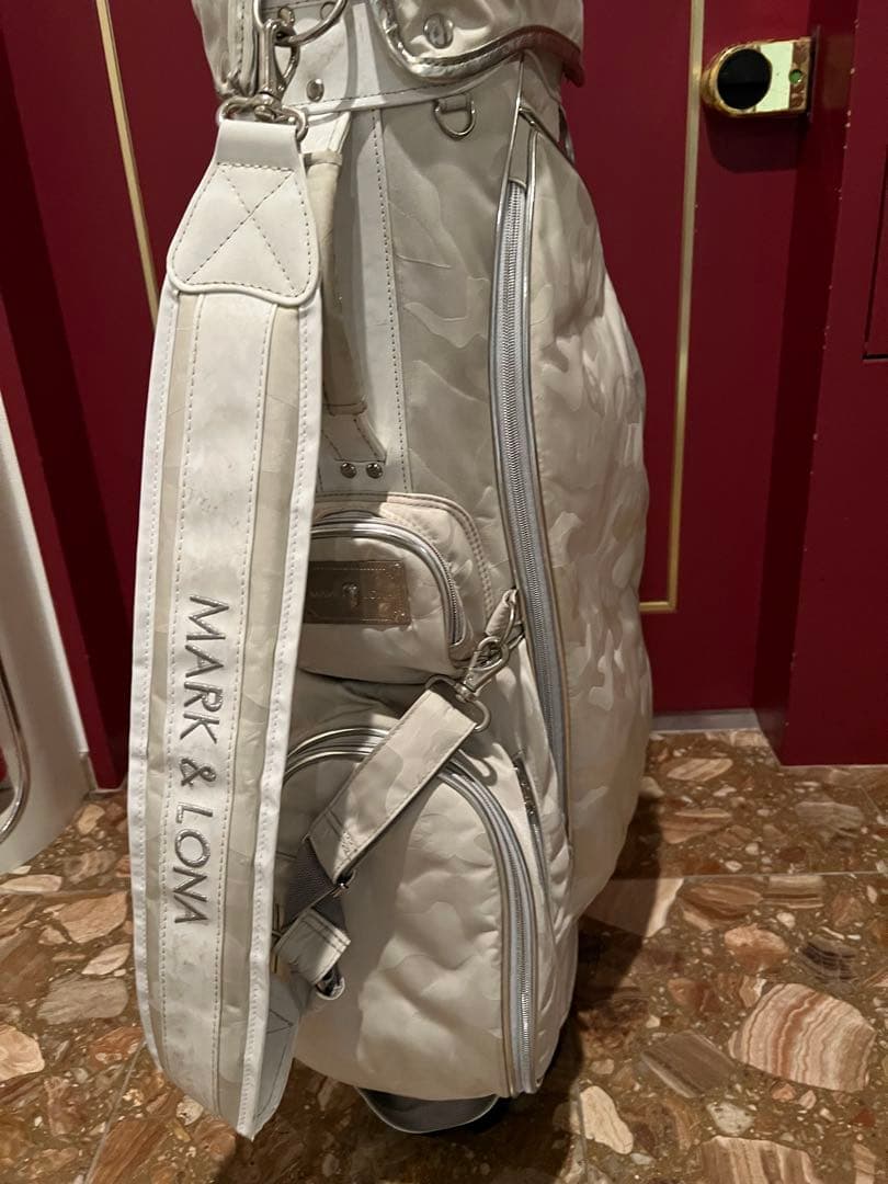 MARK & LONA ホワイトキャディバッグ