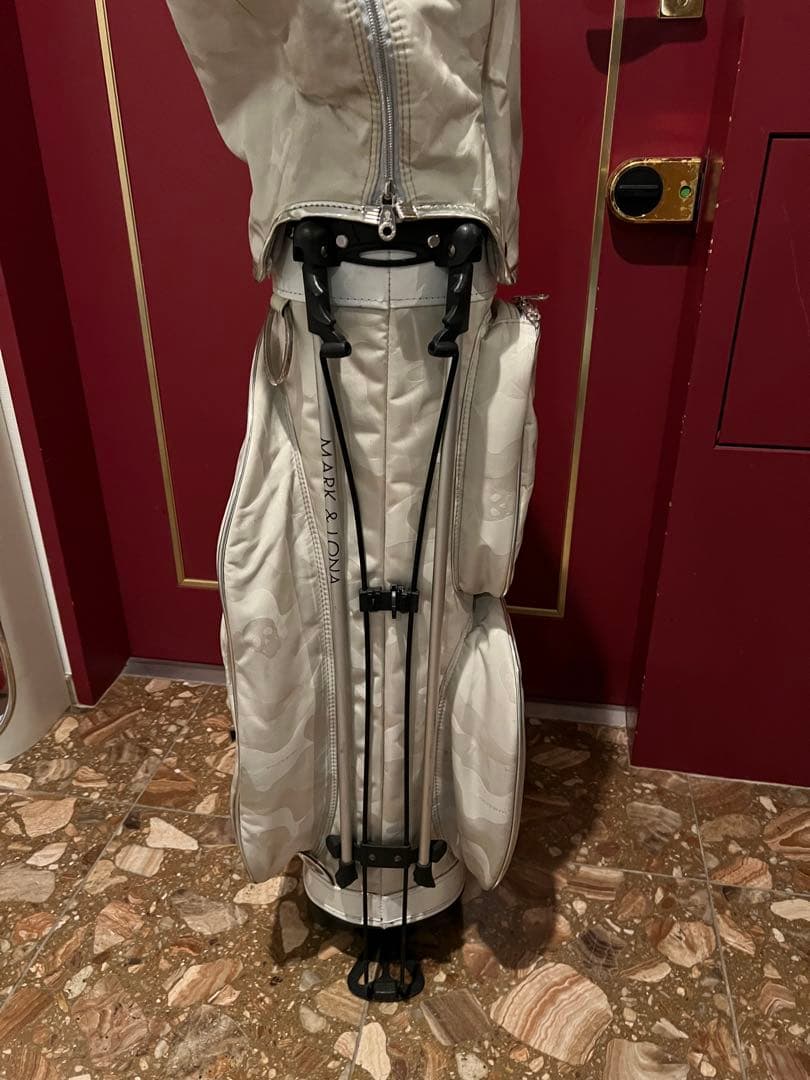 MARK & LONA ホワイトキャディバッグ
