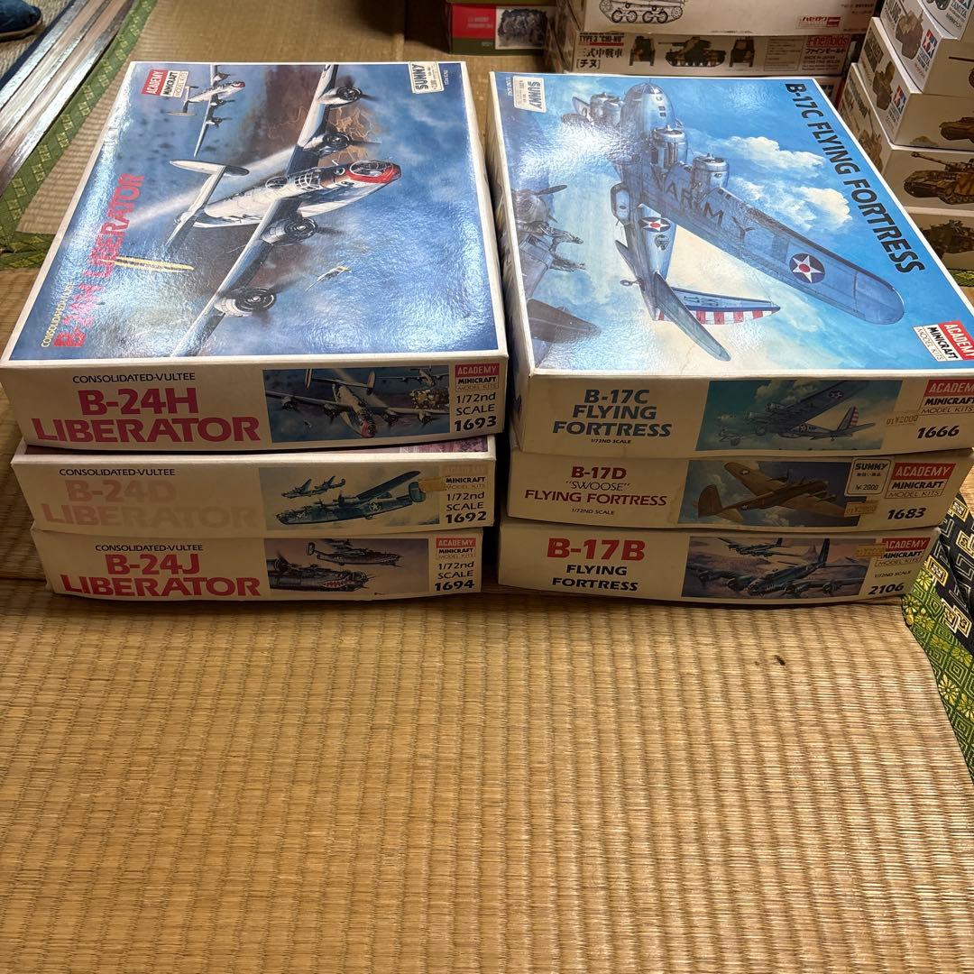 アカデミー米軍爆撃機B-17 3機 B-24 3機 プラモデル 1/72