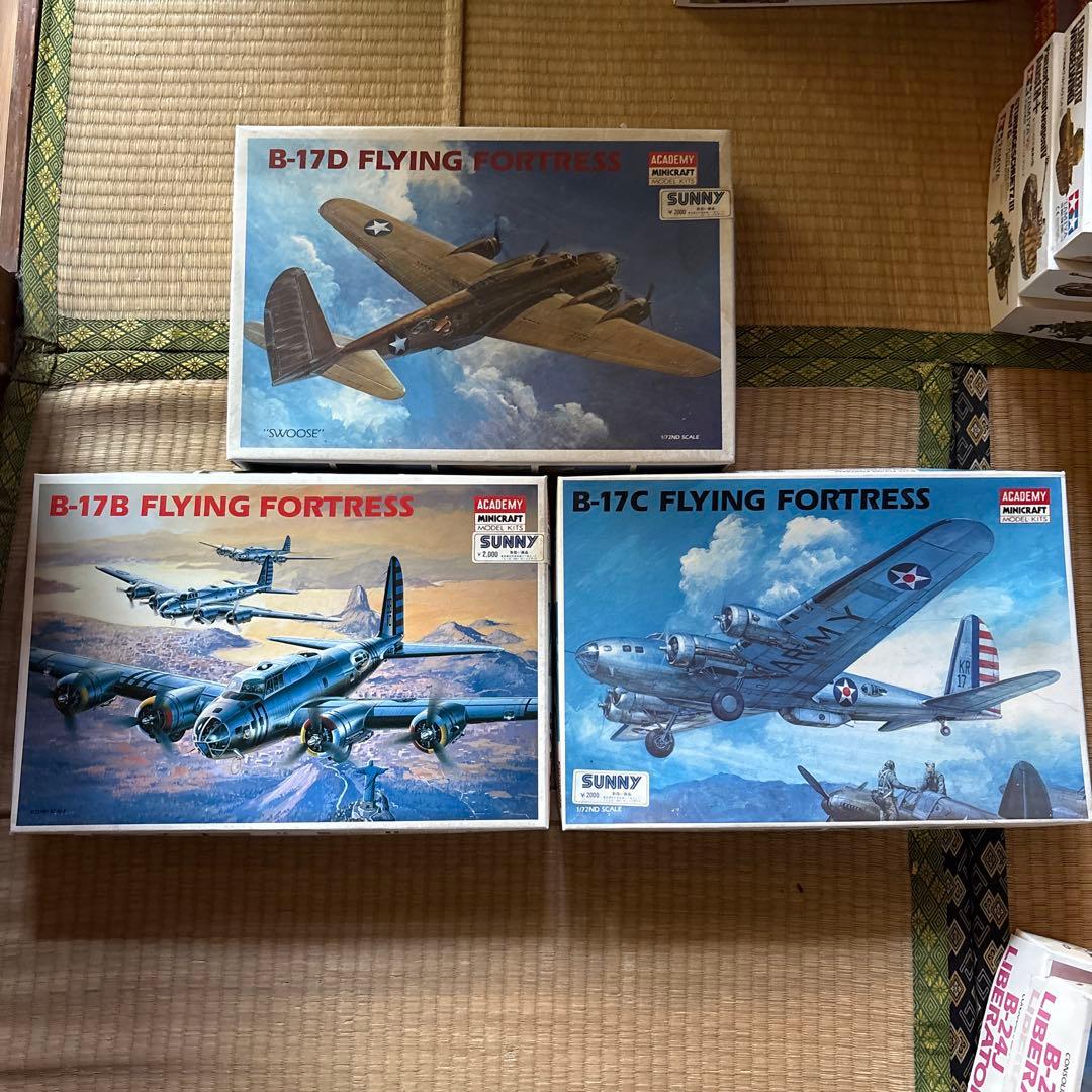 アカデミー米軍爆撃機B-17 3機 B-24 3機 プラモデル 1/72