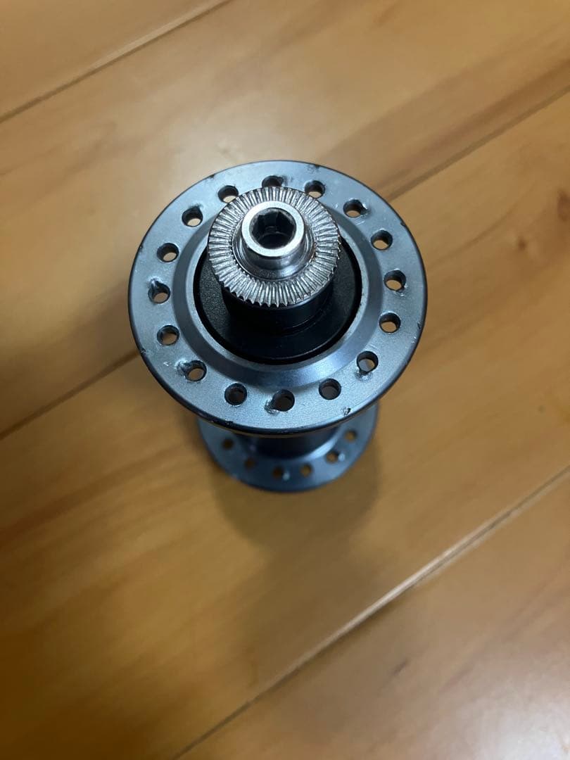 【最終値下げ】シマノ R7000系105 11速リムブレーキ用ハブ 32H