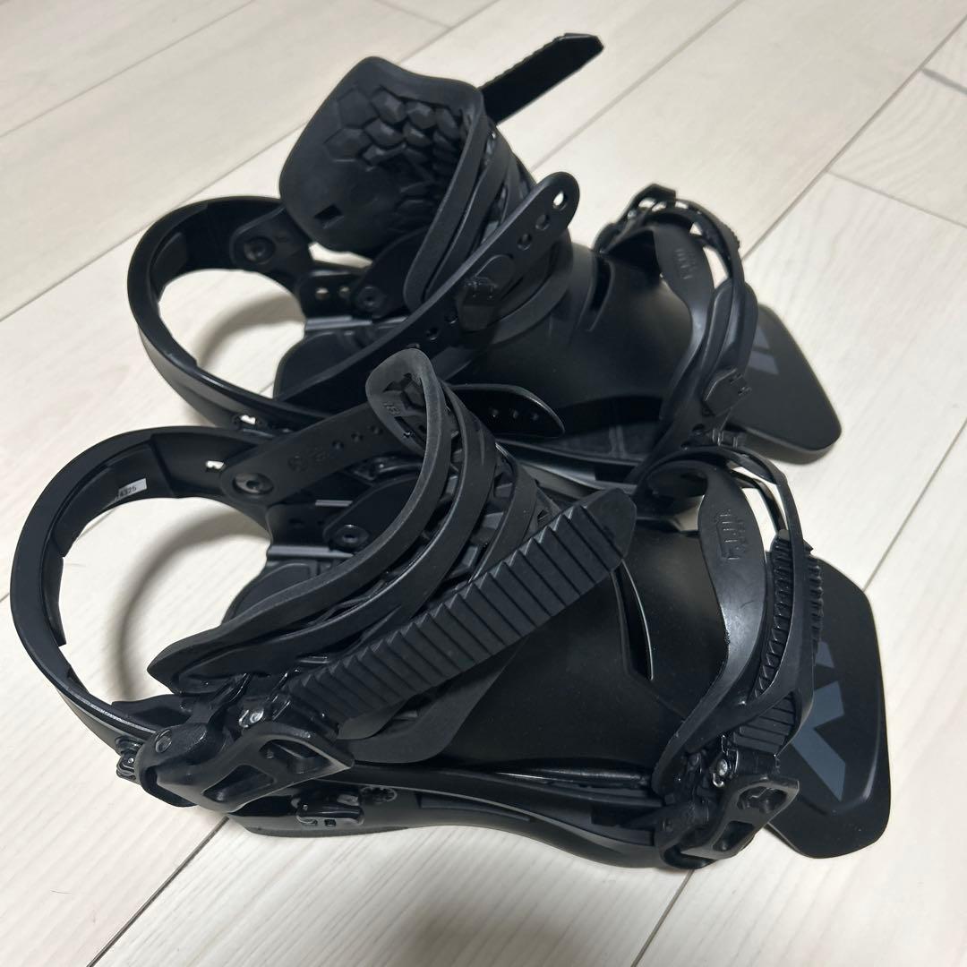 FLUX ブラック ビンディング