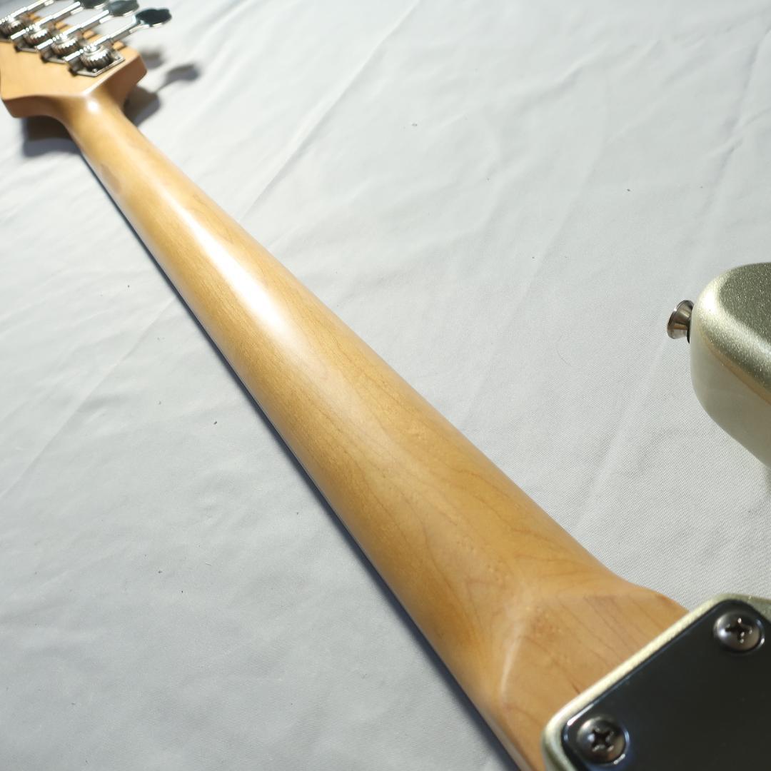 美品 Brian by Bacchus エレキベース レアカラー ゴールド