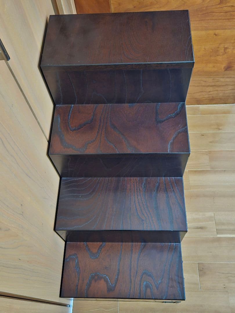 （株）青木産業　階段箪笥