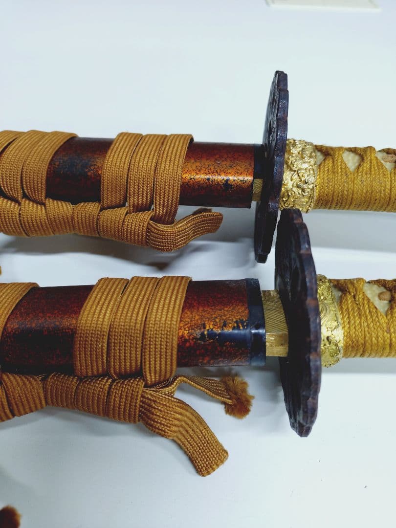 4-375 模造刀　2本　台座付き　大小　太刀　日本刀　鉄鍔