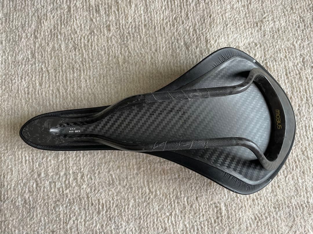 フィジーク アリアンテ ALIANTE 00 一体型カーボンサドル