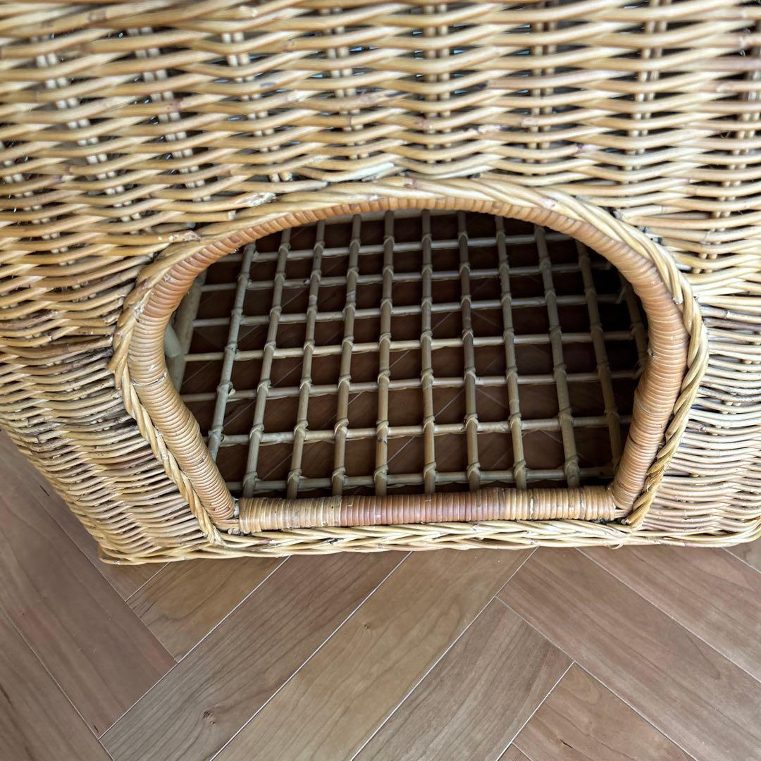 ラタン　ペットハウス クッション付き　籐製サイドテーブル