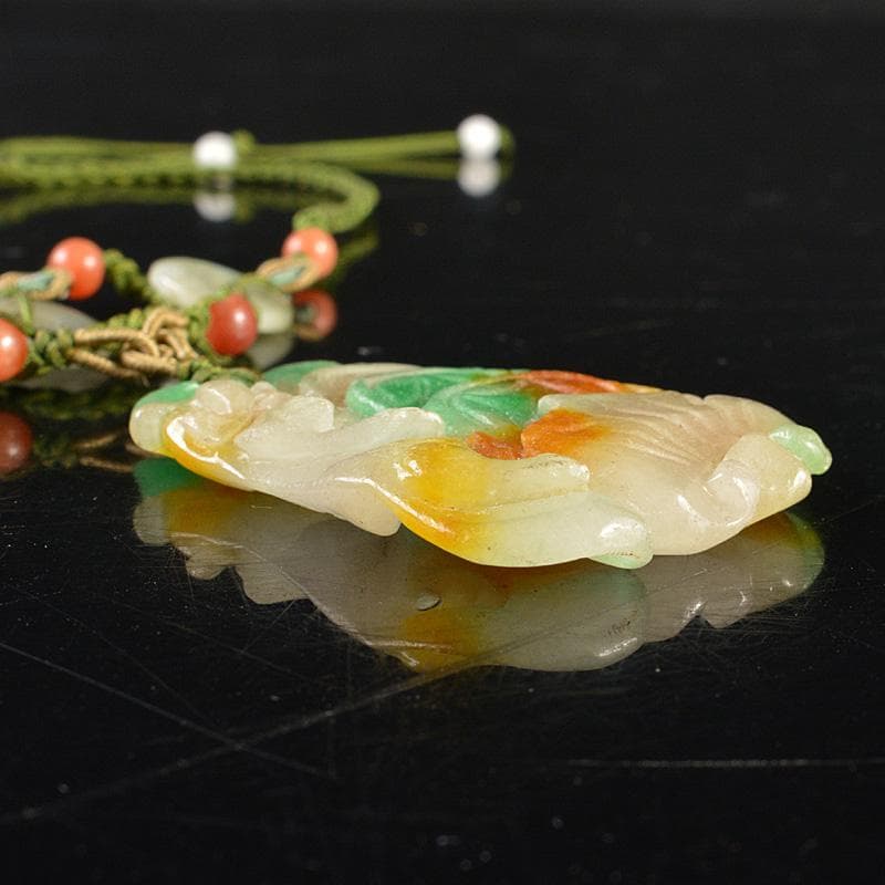 中国　玉石翡翠玉彫刻　根付　装飾品　赤珊瑚緒締玉　C　R6387