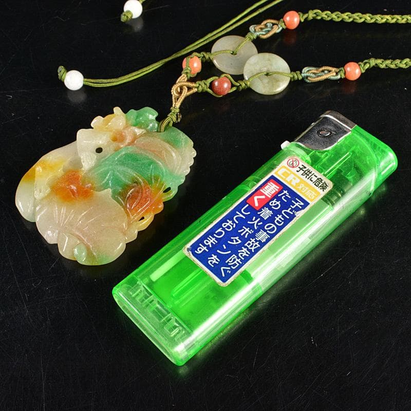 中国　玉石翡翠玉彫刻　根付　装飾品　赤珊瑚緒締玉　C　R6387