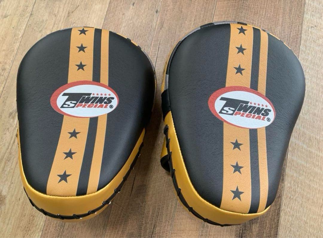 TWINS ペアパンチミット　金　ゴールド 　黒 新品値下げ不可